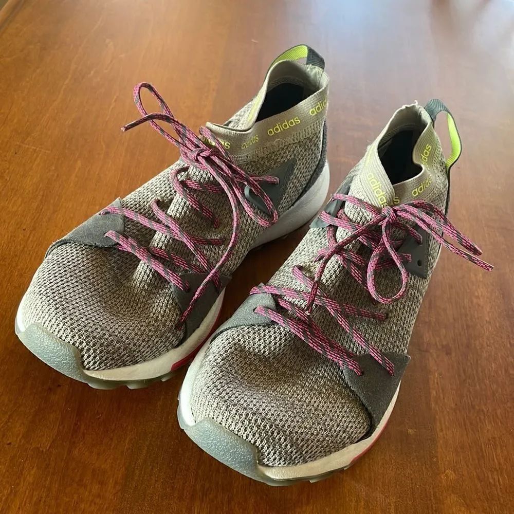 Adidas Womens Quesa Sneaker - 7.5